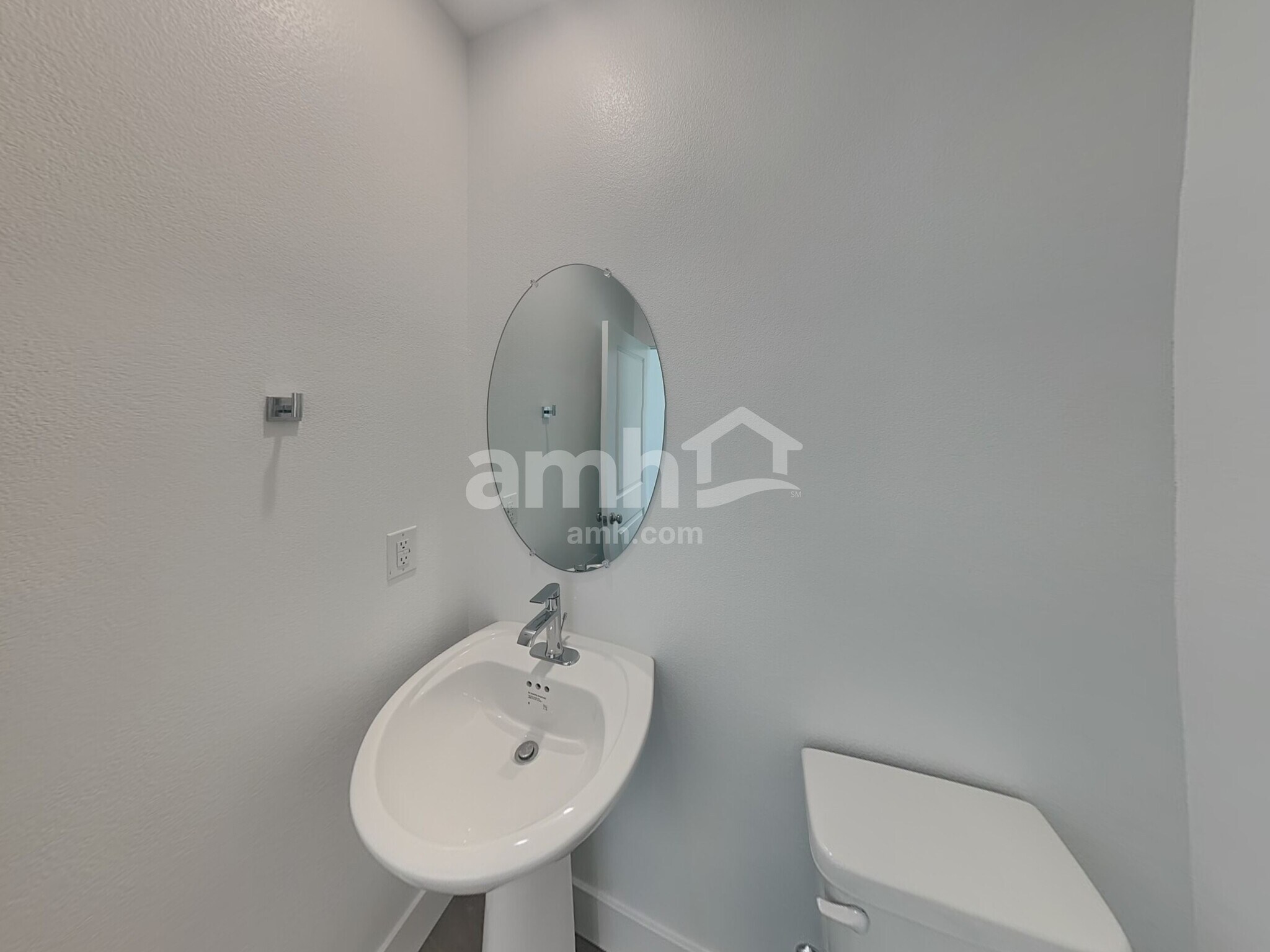 Building Photo - 5872 Vaes Dothrak St