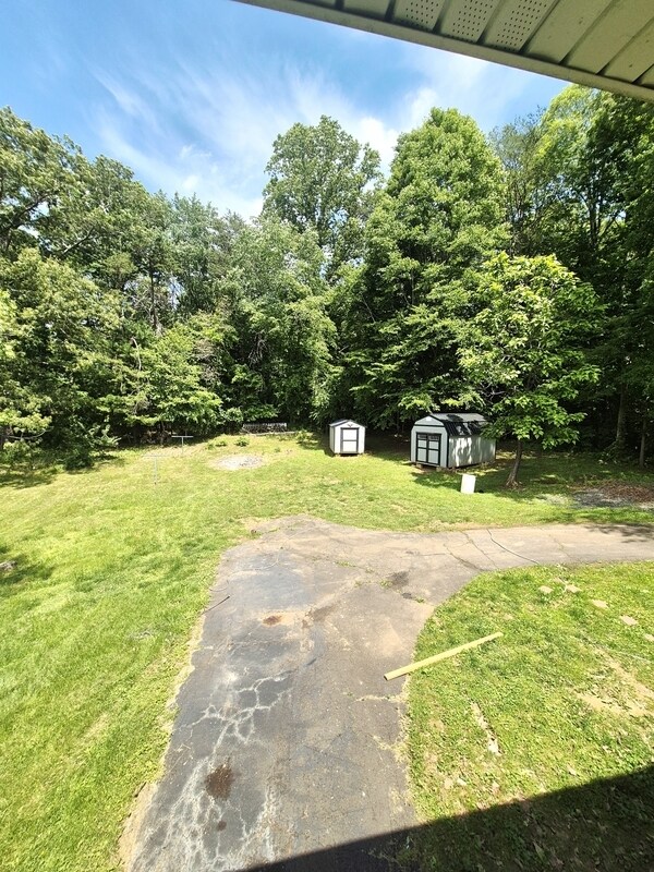 Building Photo - 200 Wellview Dr