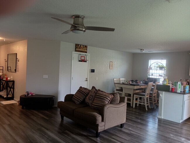 Building Photo - Room in Single Family Home on Ashworth Blvd