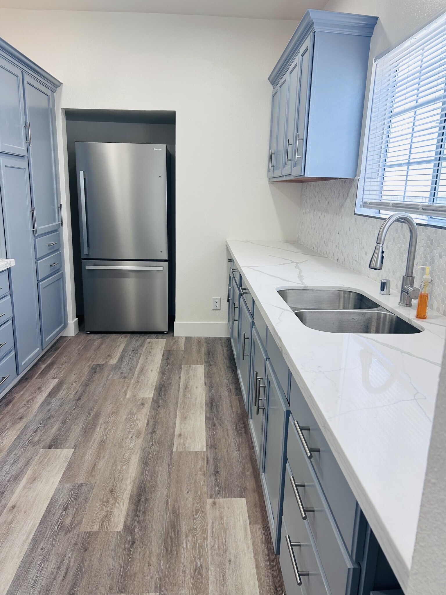 Upgraded Kitchen with lots of counte space - 4041 1/2 W 21st St