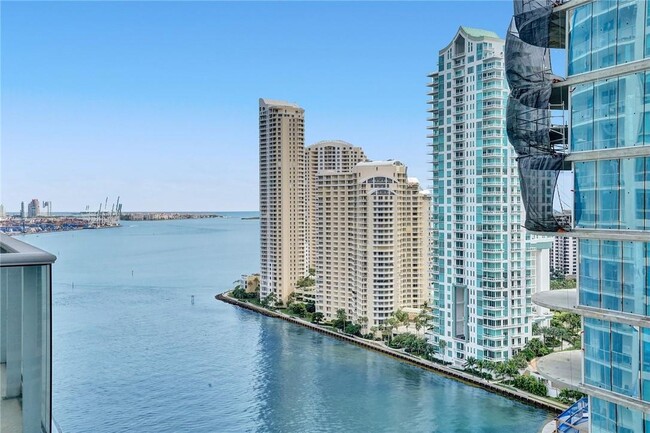 Building Photo - 300 S Biscayne Blvd