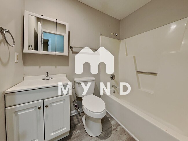 Building Photo - 1600 Poole Rd Unit G