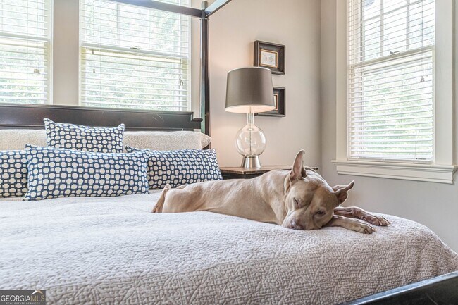 Building Photo - 1878 Cambridge Ave