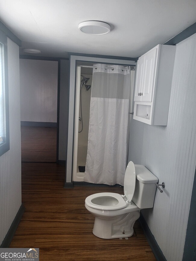 Building Photo - 15 N Zetterower Ave