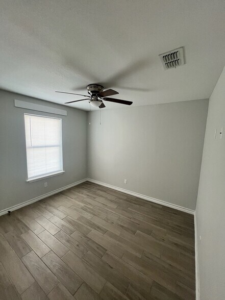Building Photo - 1810 Atrium Pl Dr
