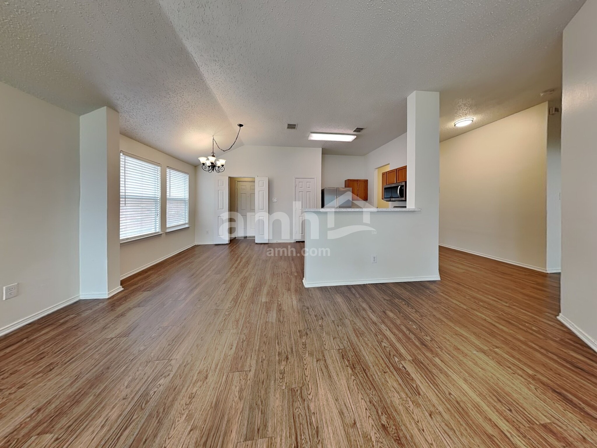 Building Photo - 2043 Wildwood Dr