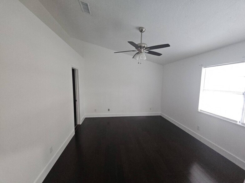 Building Photo - 2925 Belmont Ln