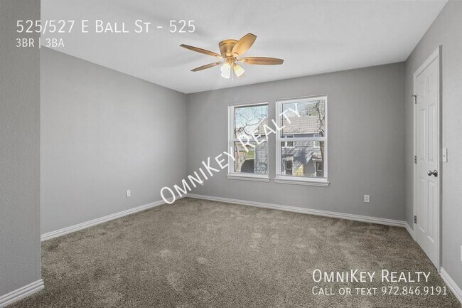 Building Photo - 525/527 E Ball St-525