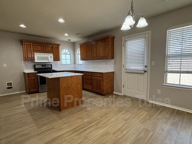 Building Photo - 10333 E 112th St S