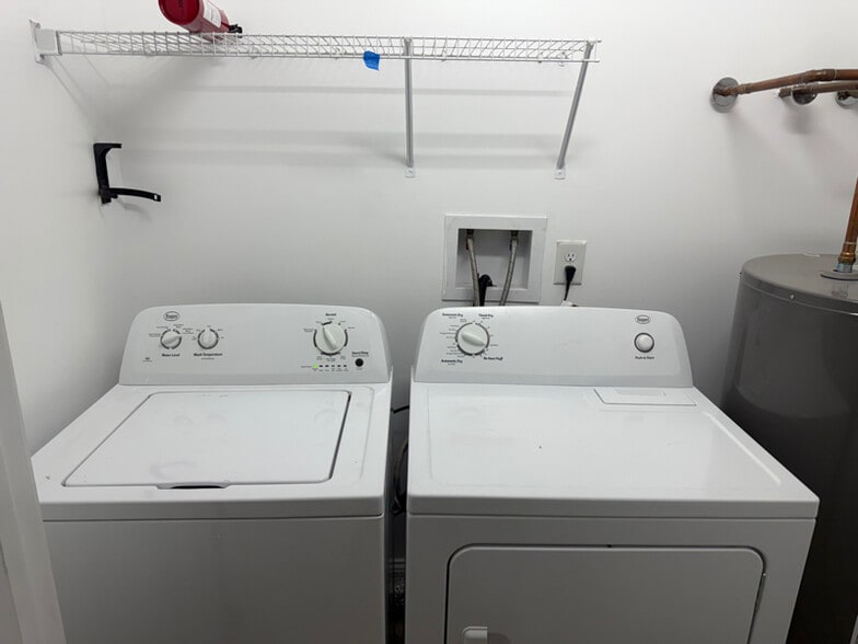 Building Photo - 1800 Beckett Dr