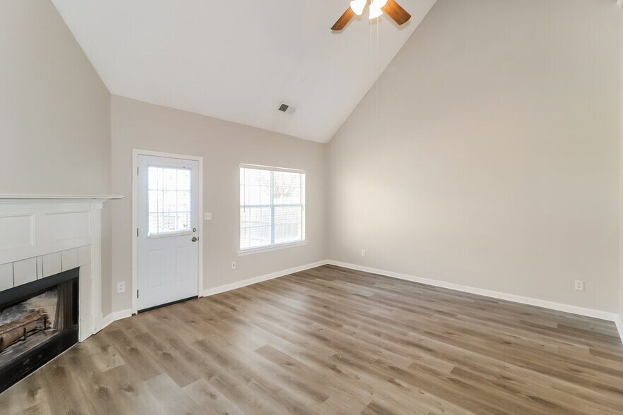 Building Photo - 7806 Wolf Hollow Dr