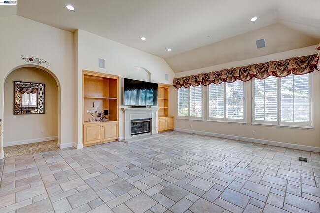 Building Photo - 2779 E Ruby Hill Dr