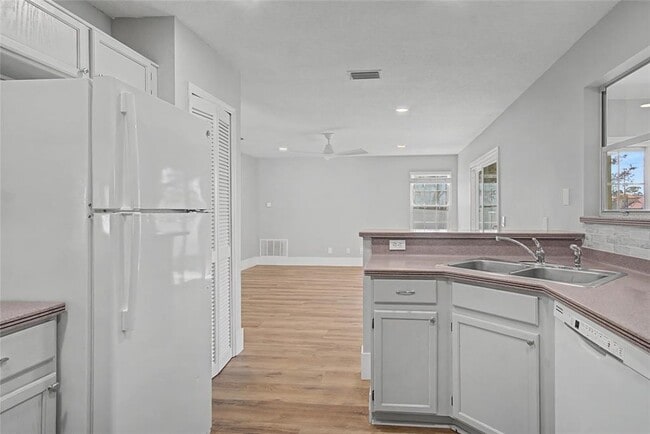 Building Photo - 11462 Commercial St