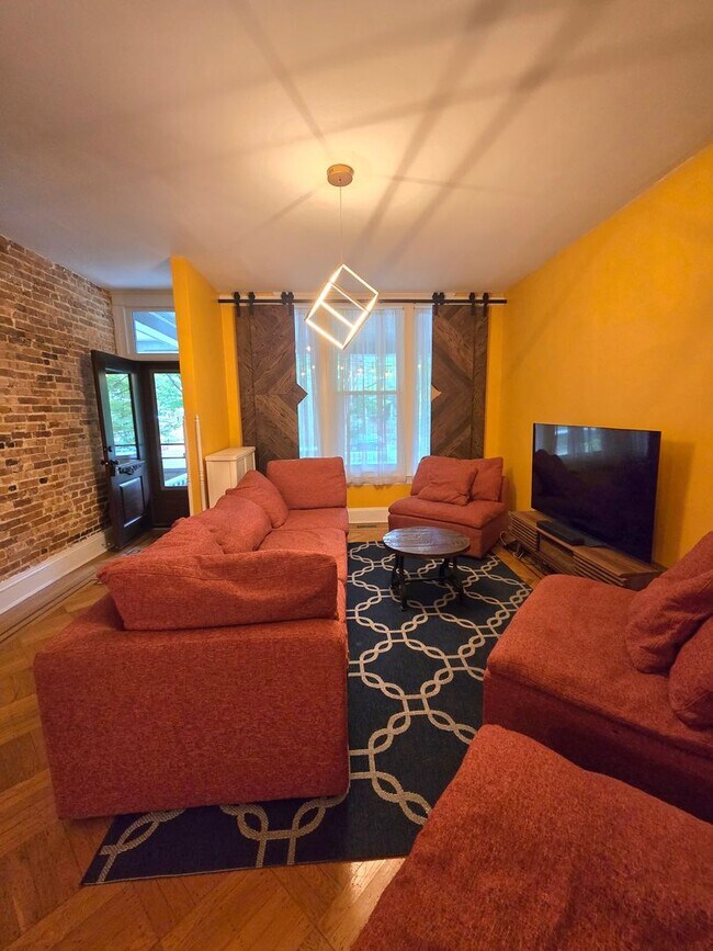 Building Photo - 3-Bedroom, 1.5 Bathroom Charles Village Townhouse
