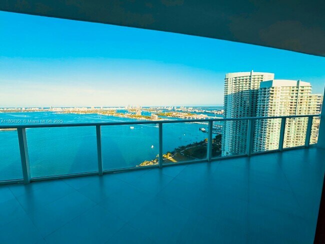 Building Photo - 2020 N Bayshore Dr