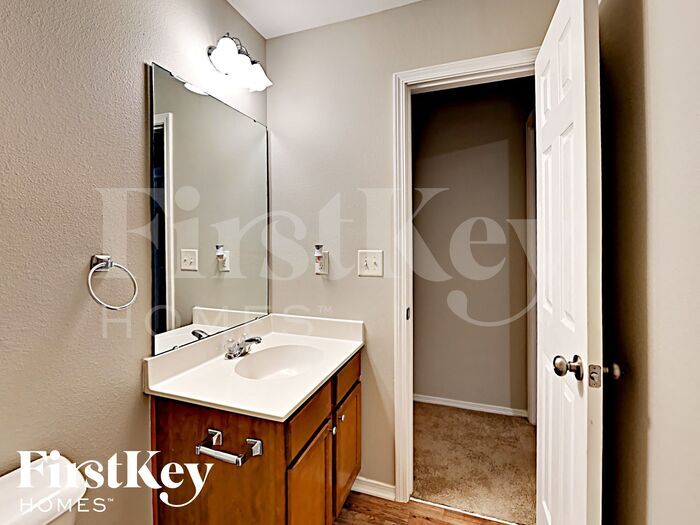 Building Photo - 3005 Buckleigh Dr