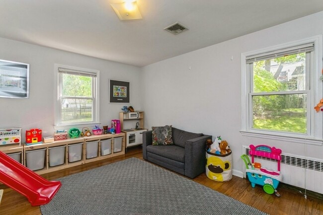 Building Photo - 160 Magnolia Ave