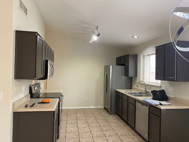 Building Photo - $2,350 3 Bedroom Gilbert 85296 Home For Le...