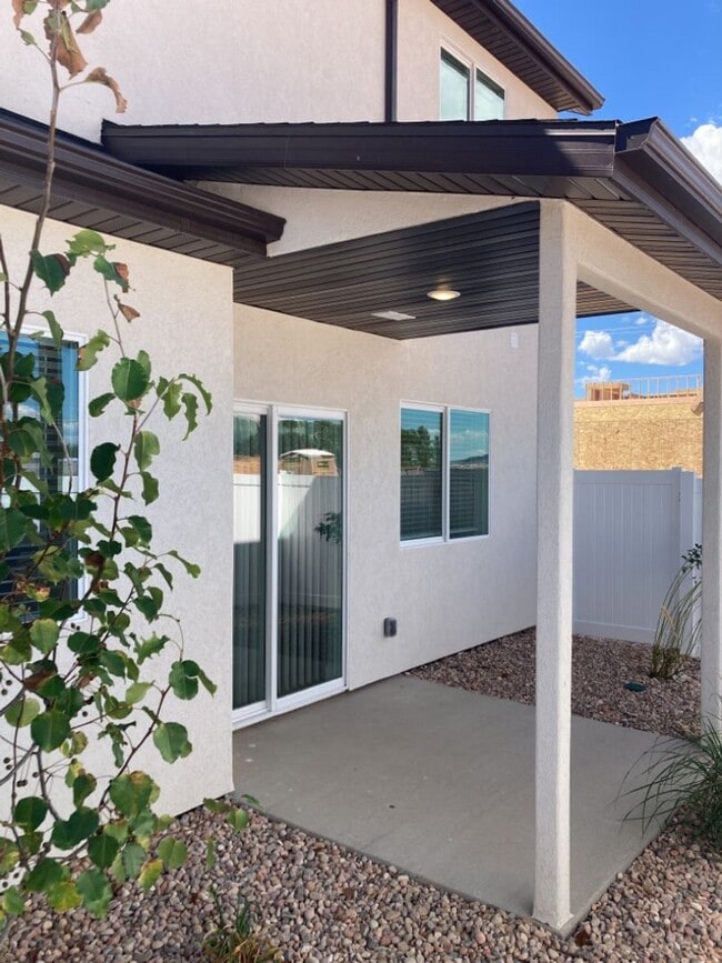 Building Photo - 3 Bed - 2.5 Bath, Newer Construction Large Condo - 2 Car Garage