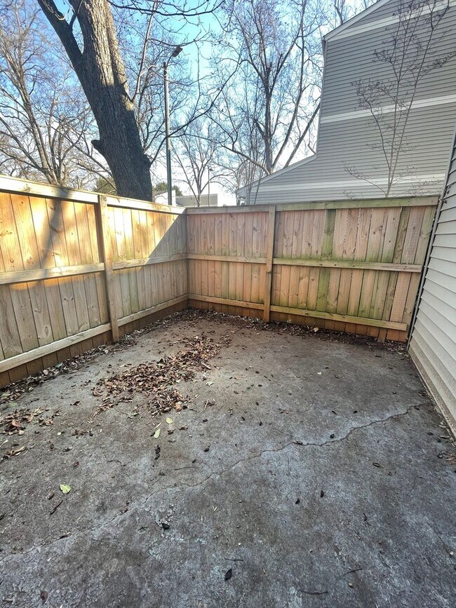 Building Photo - Welcome to this charming 1-bedroom, 1-bathroom Apartment, located in the vibrant city of Charlott...