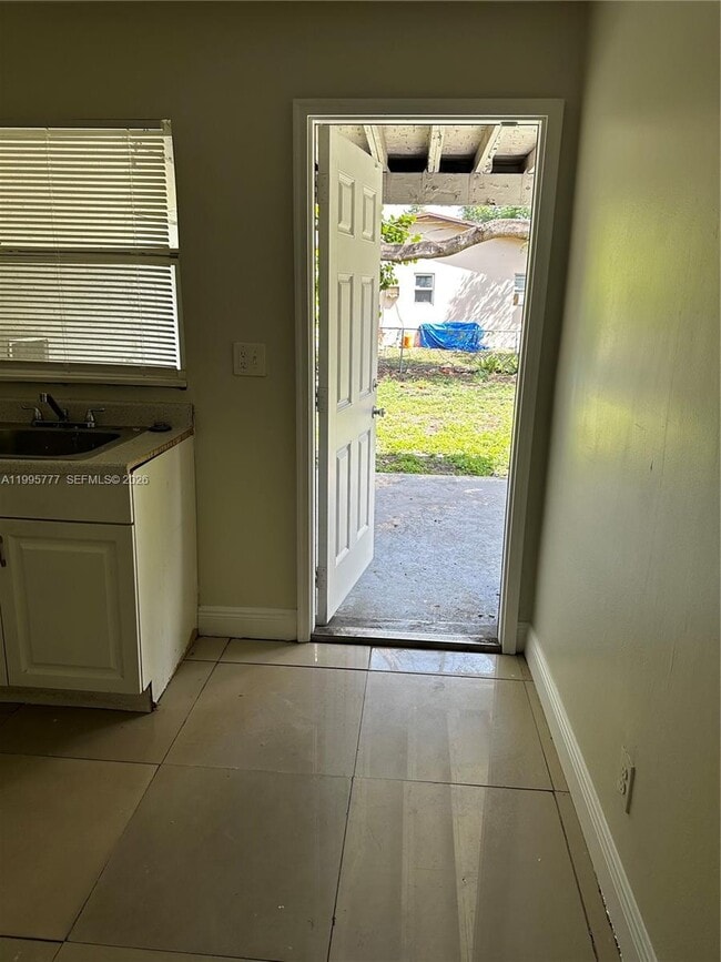 Building Photo - 5221 NW 15th Ct