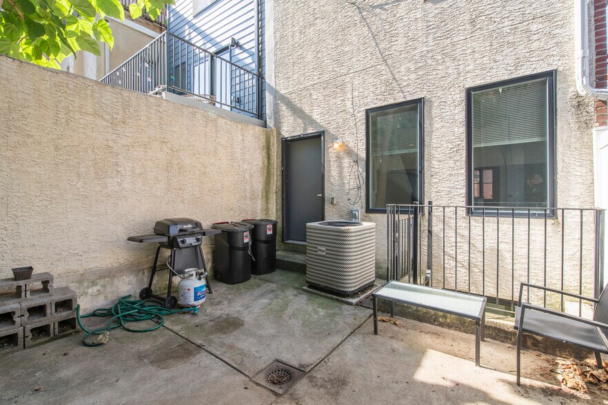 Building Photo - 1643 Fitzwater St