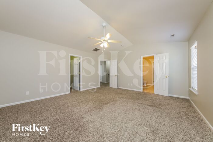 Building Photo - 828 Peachtree Meadows Cir