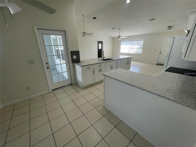 Building Photo - 9 Birchwood Pl