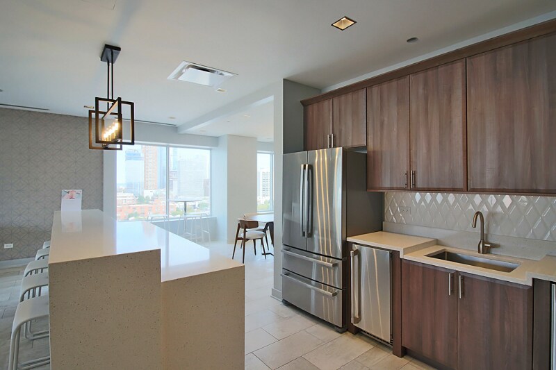 Building Photo - 1187 S Delano Ct