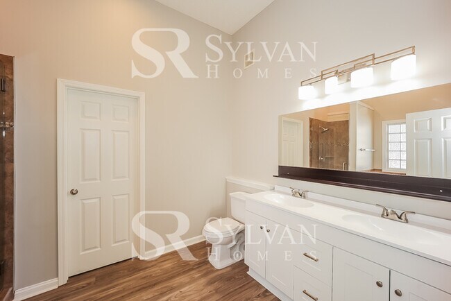 Building Photo - Your dream home awaits