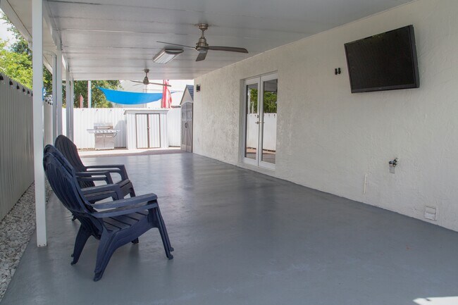 Building Photo - 9035 SW 148th Ct