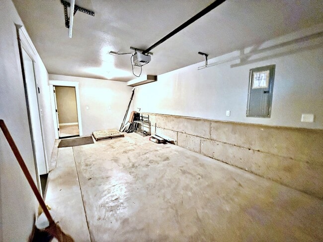 Building Photo - 1707 SW Moss St