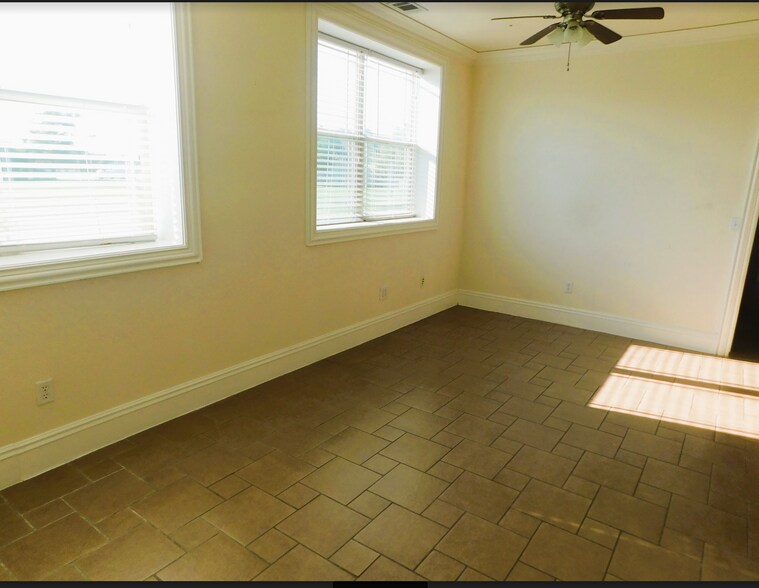 Building Photo - 1306 Broadhead Rd