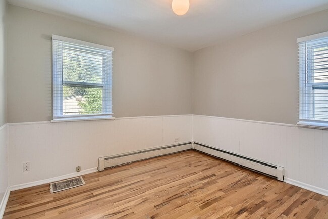 Building Photo - Spacious 4 Bed | 2 Bath Home Near Sloan’s ...