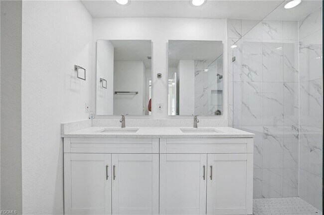 Building Photo - 416 Pinehurst Ave