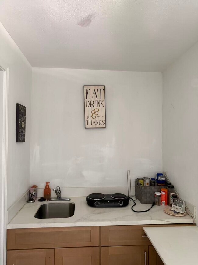 Building Photo - 6131 Fenske Ln