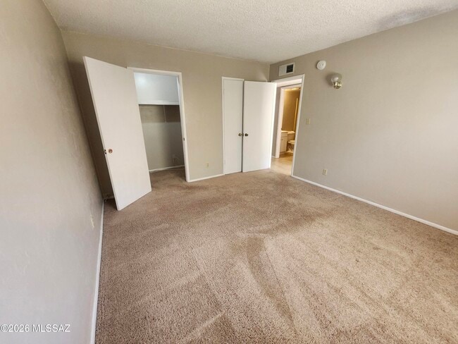 Building Photo - 810 S Kolb Rd