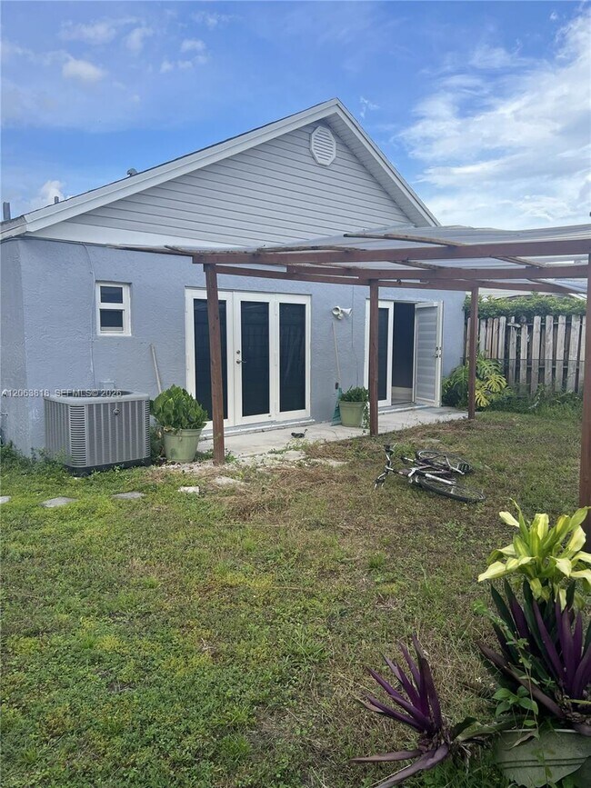 Building Photo - 289 SW 159th Ln