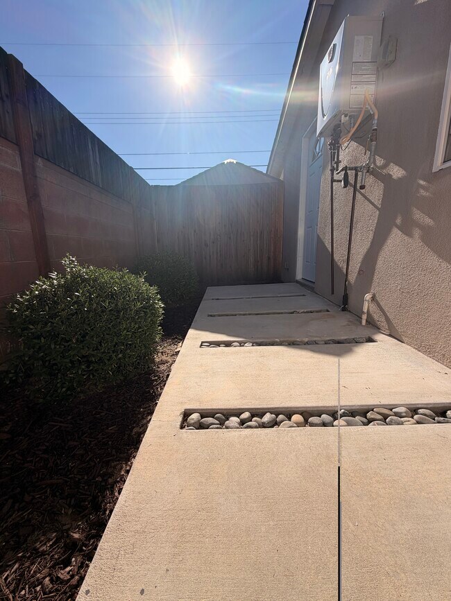 Building Photo - 7539 Royer Ave