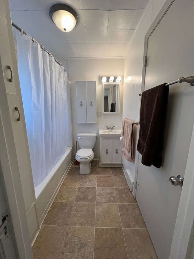 Building Photo - 3711 W 4th St