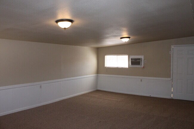 Building Photo - PRE-LEASING For August! 4 Bedroom/ 2 Bath Updated house close to TTU and LCU