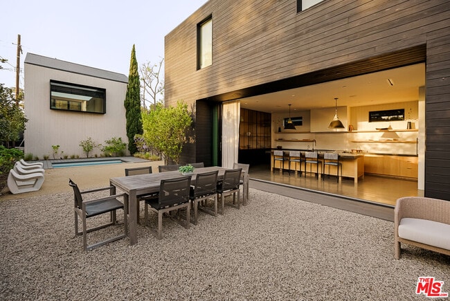 Building Photo - 901 Flower Ave