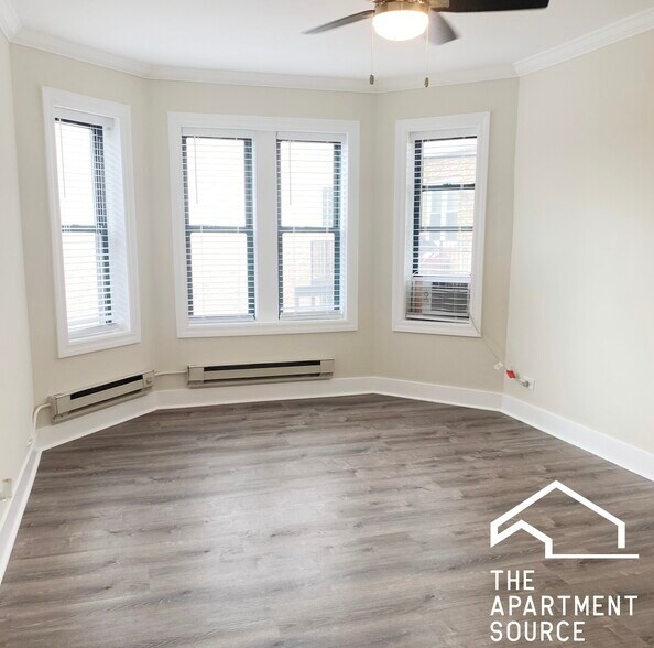 Building Photo - 3841 N Greenview Ave