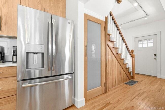 Building Photo - 11 S Cedar St