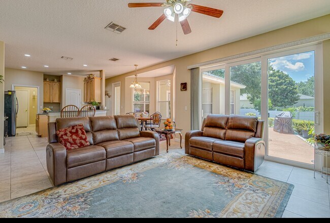 Building Photo - 2500 Azzurra Ln