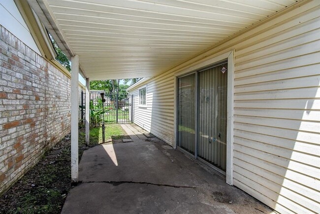 Building Photo - 11366 Oakcenter Dr