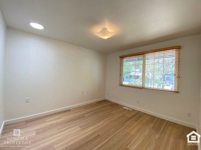 Building Photo - Inviting 3BD/2BA Home in Glen Ellen
