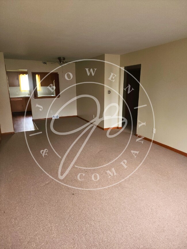 Building Photo - 2 bedroom- Perrysburg School District! Ready to call home!