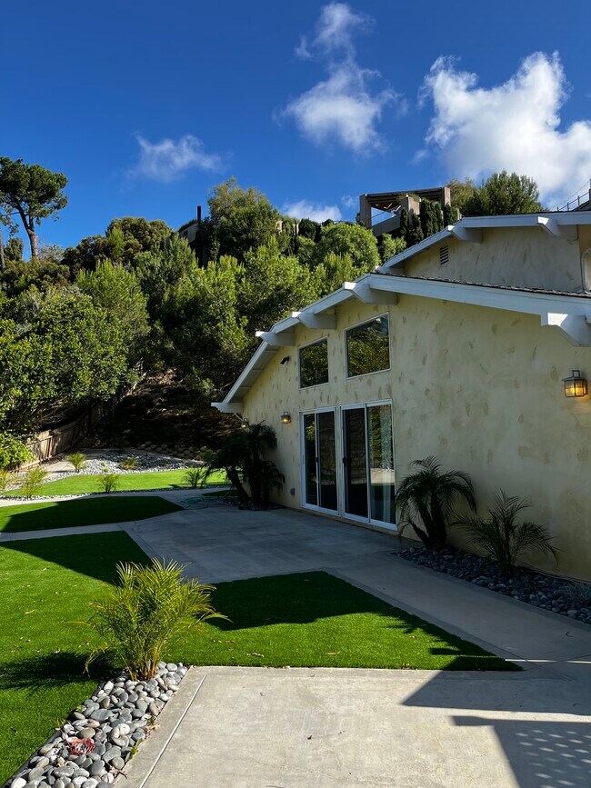 Building Photo - 1790 Nautilus St