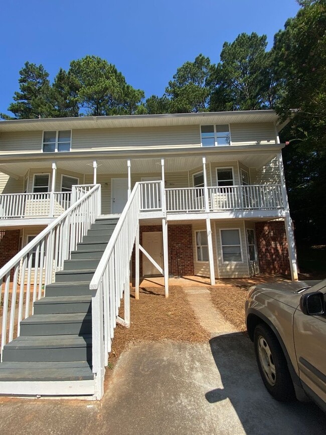 Building Photo - PRE-LEASE Fall 2025 - Spacious 5 bedroom 4...